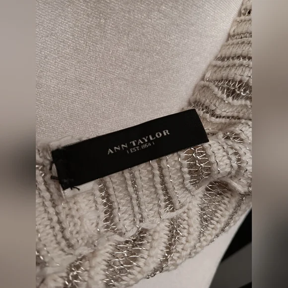 Ann Taylor infinity scarf - Picture 6 of 6
